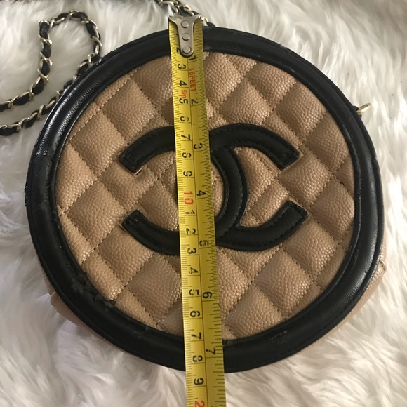 Woman’s Vintages CC Tan Quilted Round Bag *Firm Priced* - Picture 3 of 13